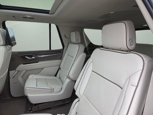 Used 2023 GMC Yukon Denali w/ Denali Reserve Package image 10
