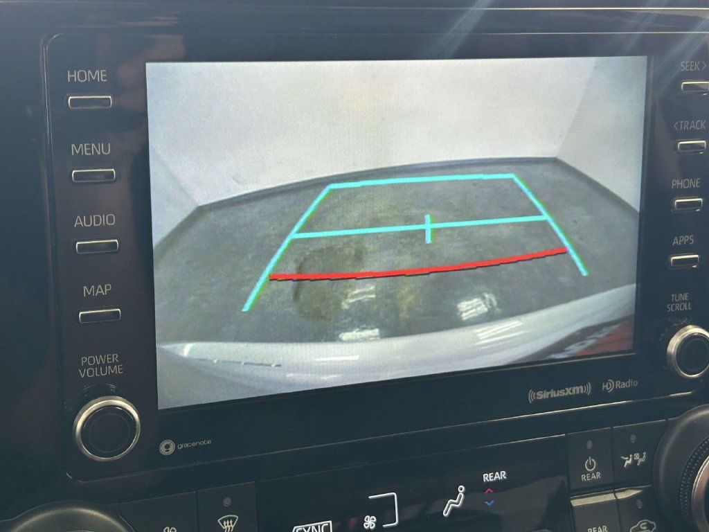 Used 2022 Toyota Highlander XLE FWD image 28