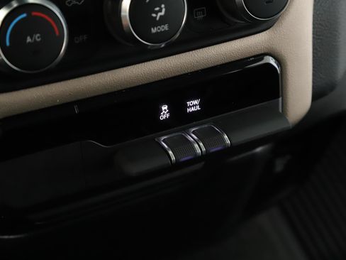 Used 2022 RAM 1500 Laramie AWD/4WD image 17