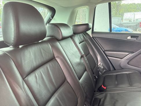 Used 2017 Volkswagen Tiguan SEL AWD/4WD image 25