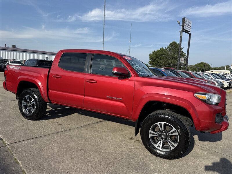 Used 2016 Toyota Tacoma TRD Sport w/ Towing Package AWD/4WD image 10