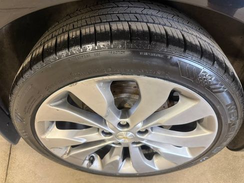 Used 2018 Chevrolet Malibu Premier w/ Premier Sun and Wheel Package FWD image 14