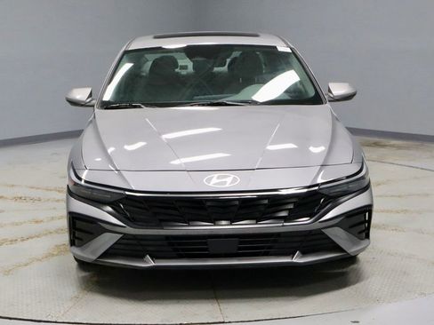 Certified 2025 Hyundai Elantra SEL image 8