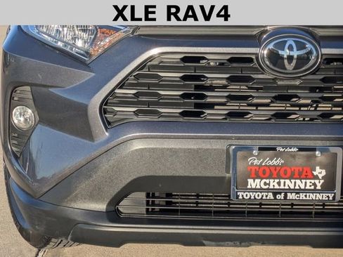 Used 2021 Toyota RAV4 XLE image 3