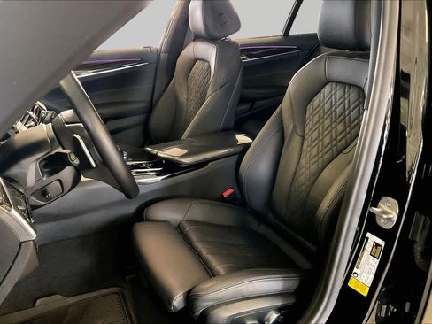 Used 2022 BMW 530i w/ Premium Package RWD image 7