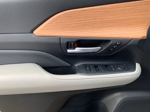 Used 2024 Toyota Grand Highlander Platinum image 12