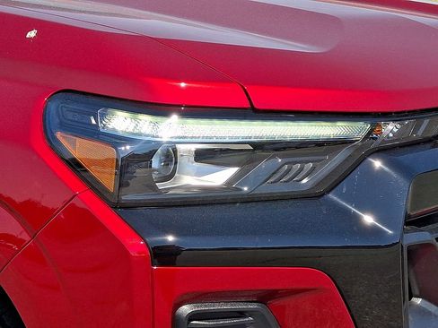 Used 2025 Chevrolet Colorado Z71 AWD/4WD image 9