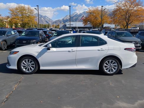 Used 2024 Toyota Camry LE image 9