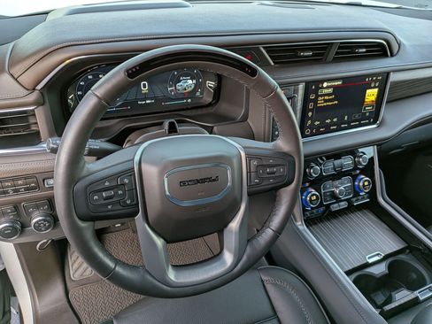 Used 2024 GMC Yukon XL Denali w/ Advanced Technology Package image 16