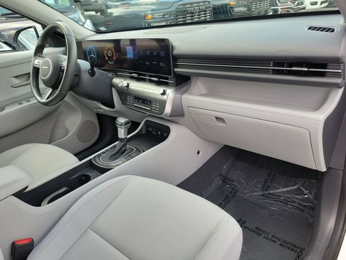 Used 2025 Hyundai Kona SEL FWD image 9