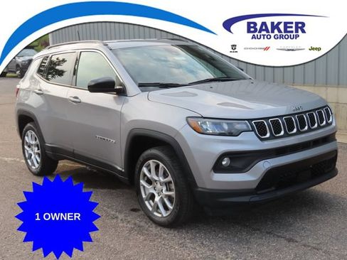 Used 2023 Jeep Compass Latitude AWD/4WD image 1