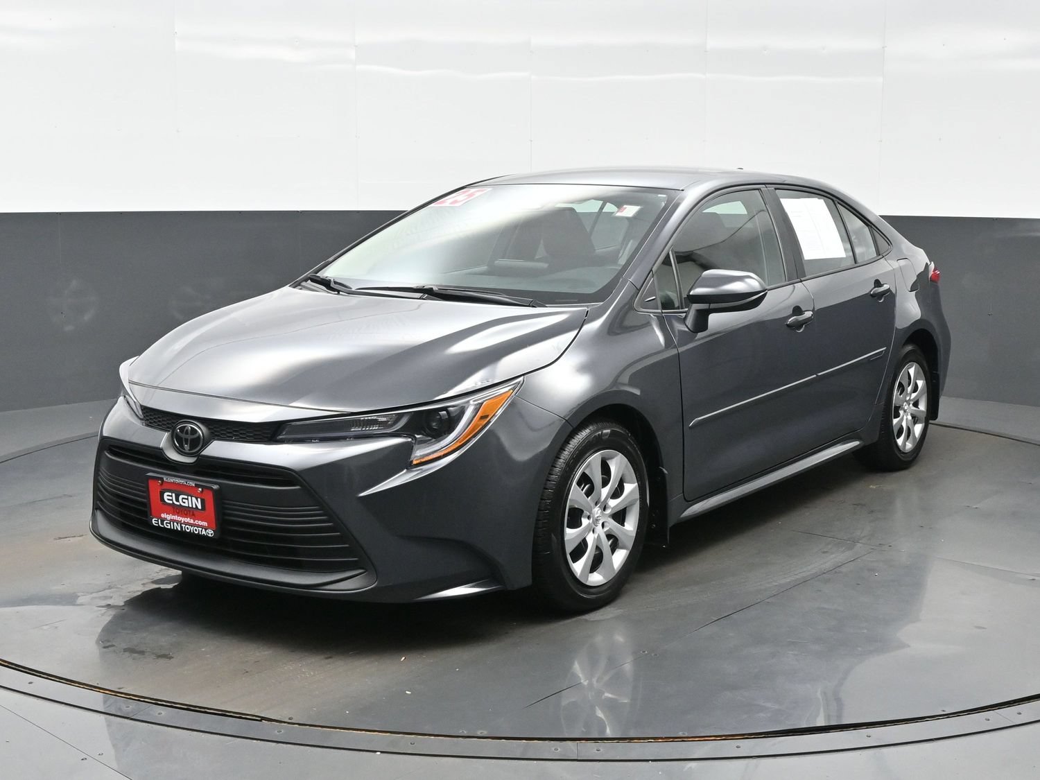 Used 2025 Toyota Corolla LE FWD image 2