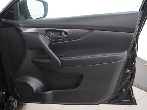 Used 2020 Nissan Rogue S AWD/4WD image 11