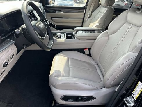 Used 2024 Jeep Wagoneer Series II w/ Flexible Seating Group RWD image 19