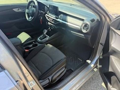 Used 2023 Kia Forte LXS image 8