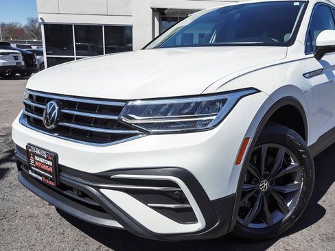 Used 2022 Volkswagen Tiguan SE w/ Panoramic Sunroof Package AWD/4WD image 49