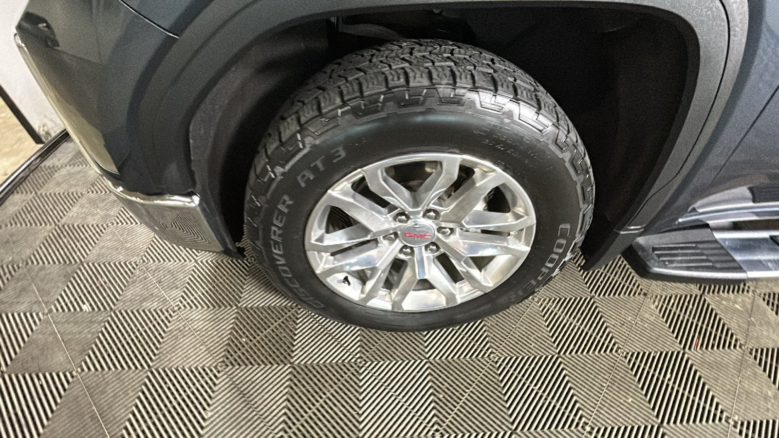 Used 2021 GMC Sierra 1500 SLT AWD/4WD image 11