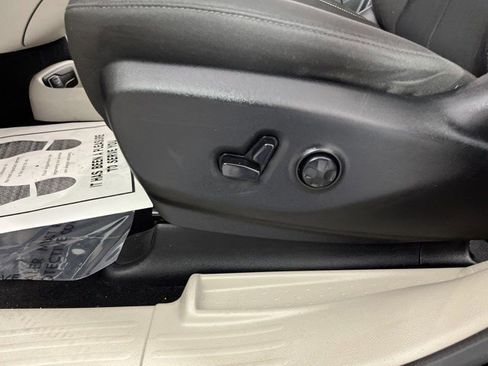 Used 2023 Chrysler Voyager LX FWD image 27