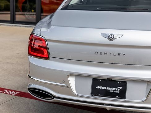 Used 2026 Bentley Flying Spur Plug-In Hybrid AWD/4WD image 11