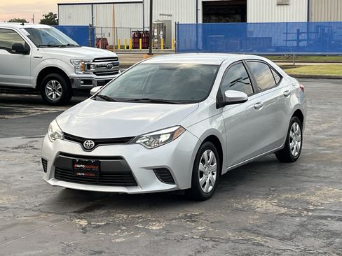 Used 2016 Toyota Corolla LE FWD image 3