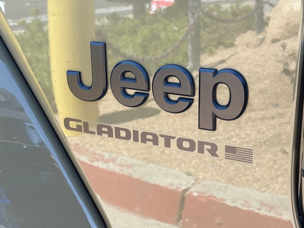New 2025 Jeep Gladiator Sport AWD/4WD image 9