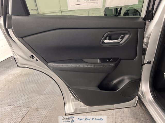 Used 2025 Nissan Rogue SV FWD image 29
