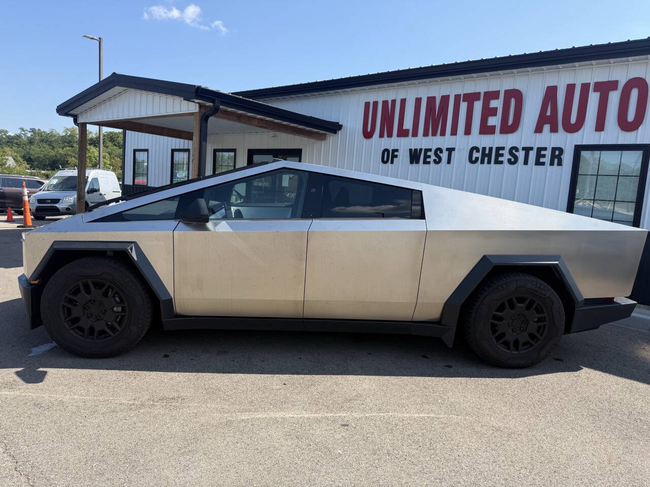 Used 2024 Tesla Cybertruck Cyberbeast AWD/4WD image 13