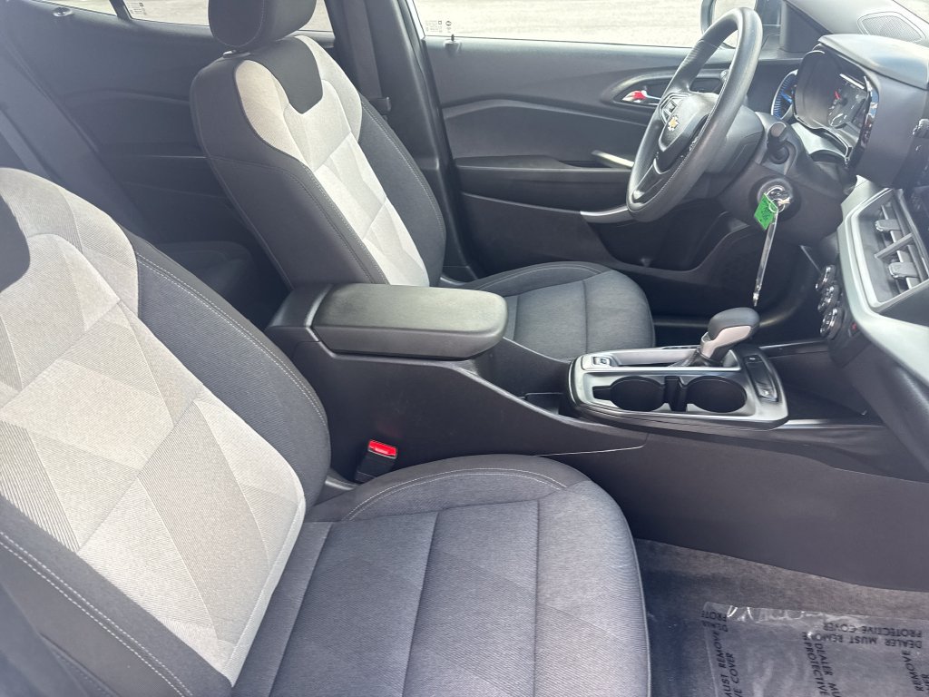 Used 2025 Chevrolet Trax LS FWD image 14