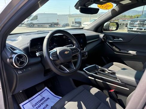 Used 2025 Chevrolet Equinox LT w/ Safety and Technology Package FWD image 3