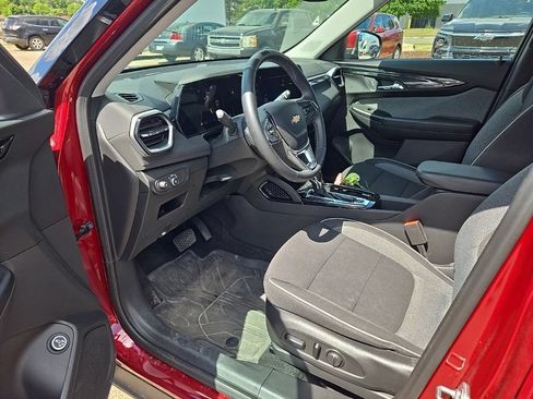 Used 2024 Chevrolet TrailBlazer LT w/ Convenience Package FWD image 10