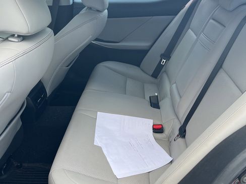 Used 2016 Lexus IS 200t image 3