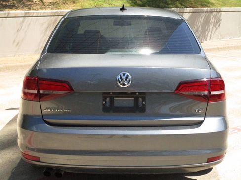 Used 2017 Volkswagen Jetta SE image 5
