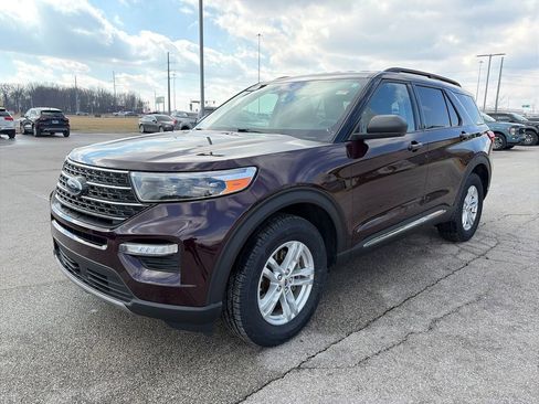 Used 2023 Ford Explorer XLT w/ Equipment Group 202A image 3