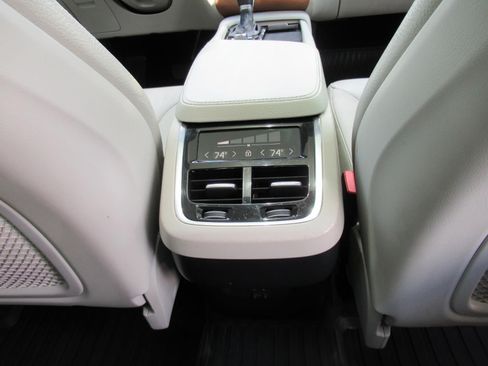 Used 2021 Volvo XC90 T6 Momentum w/ Advanced Package AWD/4WD image 33