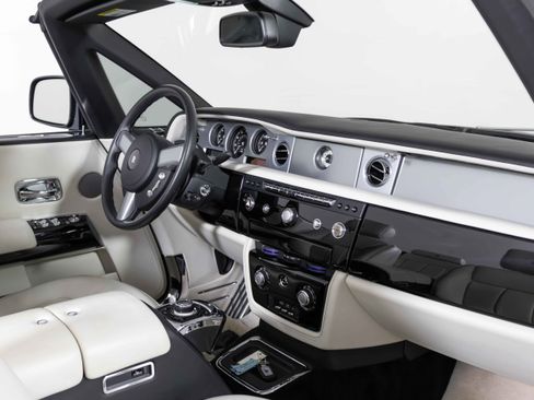 Used 2013 Rolls-Royce Phantom Drophead Coupe image 20