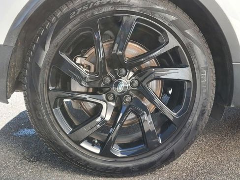 Used 2024 Land Rover Discovery S image 16