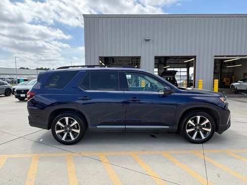 Certified 2024 Honda Pilot Touring image 9