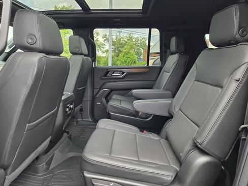 Used 2026 GMC Yukon XL Denali w/ Sun & Power Step Package AWD/4WD image 16