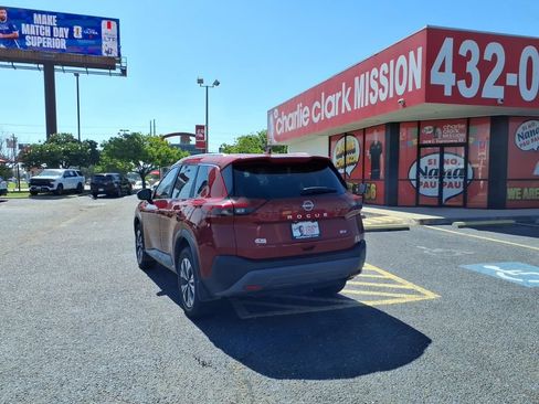 Used 2023 Nissan Rogue SV w/ SV Premium B Package FWD image 3
