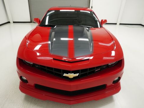Used 2010 Chevrolet Camaro SS w/ RS Package RWD image 2