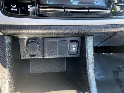 Used 2018 Toyota Corolla LE w/ Carpet Mat Package (TMS) FWD image 25
