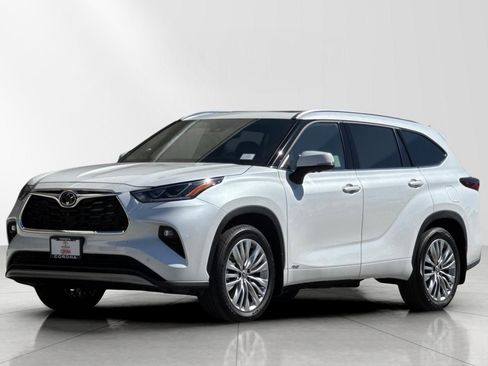 New 2026 Toyota Highlander Platinum image 7