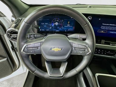 Used 2026 Chevrolet Equinox LT AWD/4WD image 9