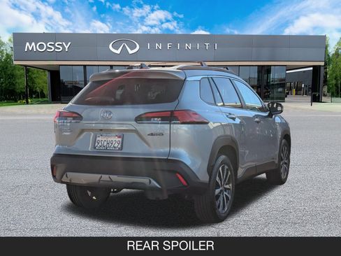 Used 2025 Toyota Corolla Cross XLE image 8