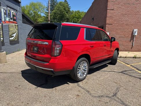 Used 2024 Chevrolet Tahoe LT w/ Luxury Package AWD/4WD image 4