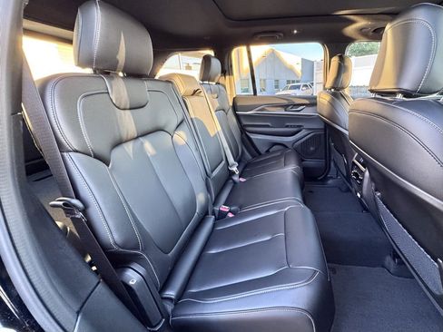 New 2025 Jeep Grand Cherokee Limited w/ Black Appearance Package image 21