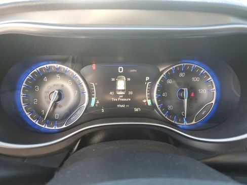 Used 2018 Chrysler Pacifica Limited image 14