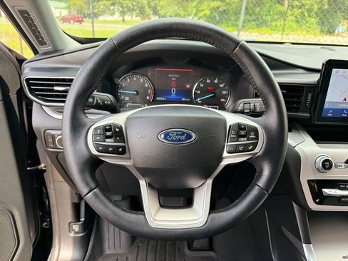 Used 2024 Ford Explorer XLT w/ Equipment Group 202A AWD/4WD image 15