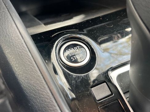 Used 2025 Nissan Versa SV image 20