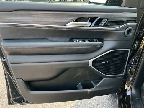 New 2024 Jeep Wagoneer Series III w/ Premium Group I image 26